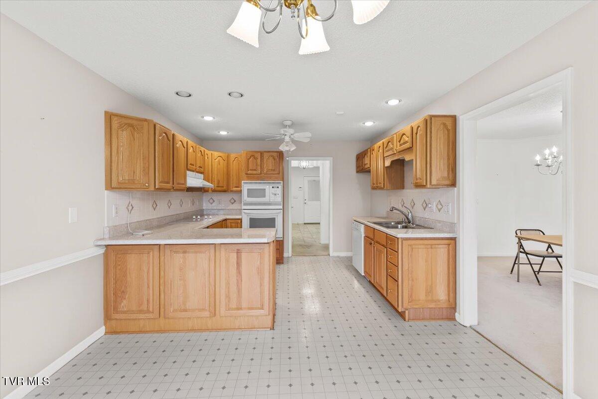 102 East Ridgefield Court Greeneville, TN 37745 - Photo 55 of 100 12-128A3921