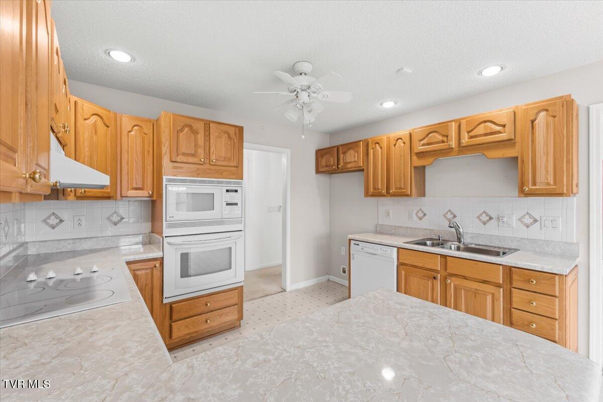 102 East Ridgefield Court Greeneville, TN 37745 - Photo 57 of 100 14-128A3929