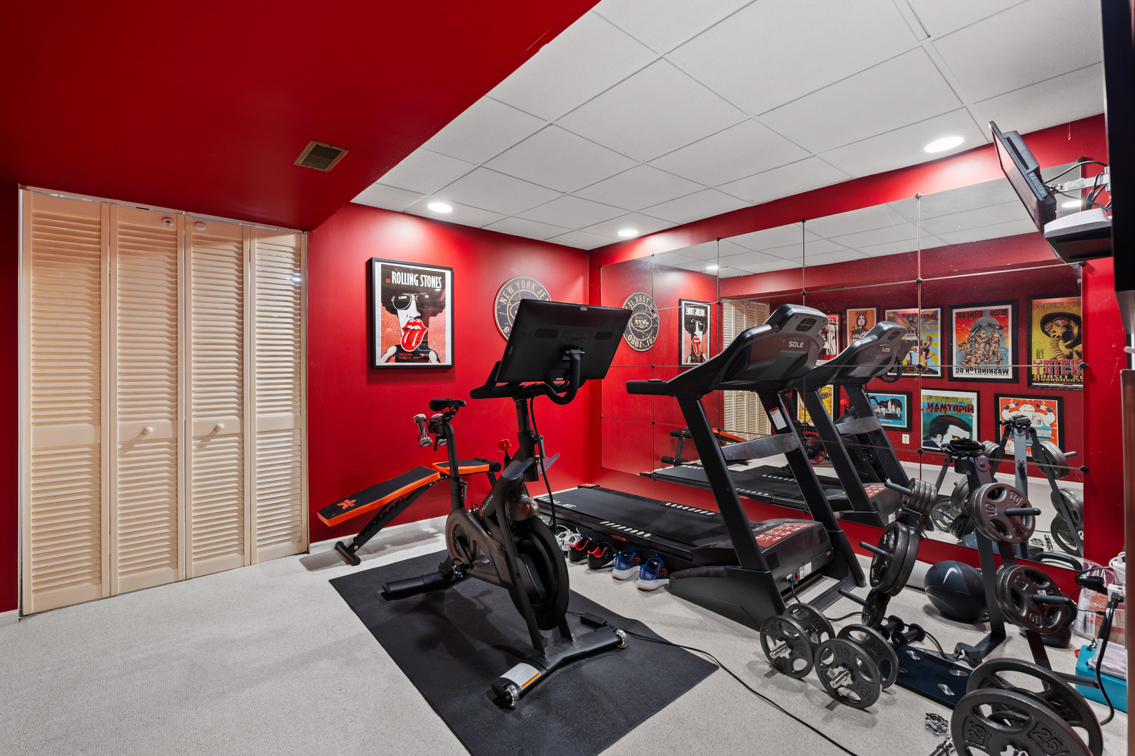 1115 Fagan Road Batavia, IL 60510 - Photo 28 of 33 a view of a room with gym equipment