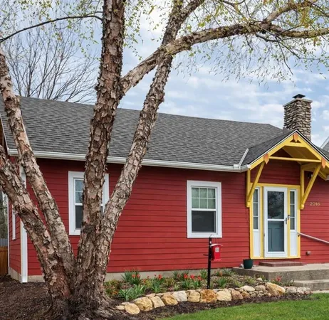 $275,000 | 2016 New Hampshire Street, Lawrence, KS 66046