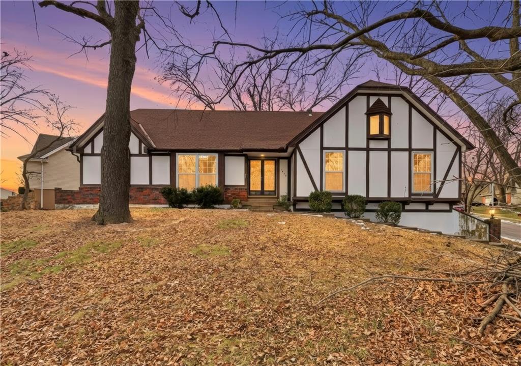 7922 North Northwood Road Kansas City, MO 64151 - Photo 2 of 40