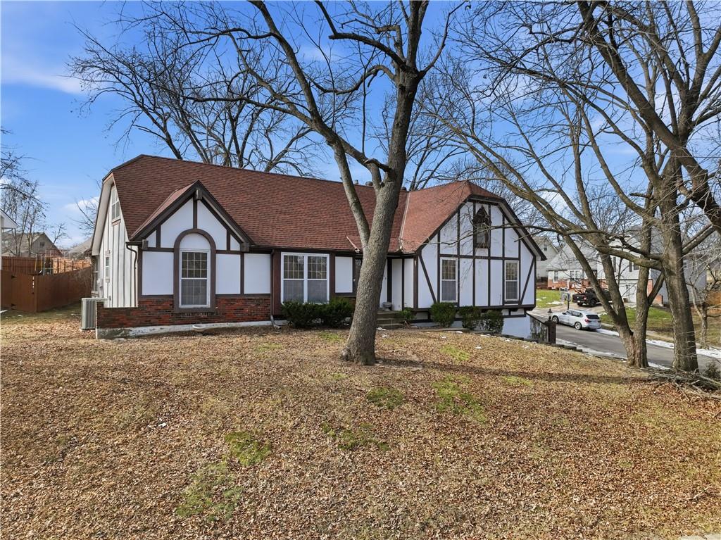 7922 North Northwood Road Kansas City, MO 64151 - Photo 3 of 40