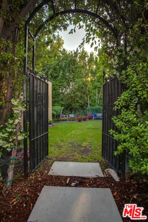 6354 Warner Drive Los Angeles, CA 90048 - Photo 17 of 43 a view of a yard with wooden fence