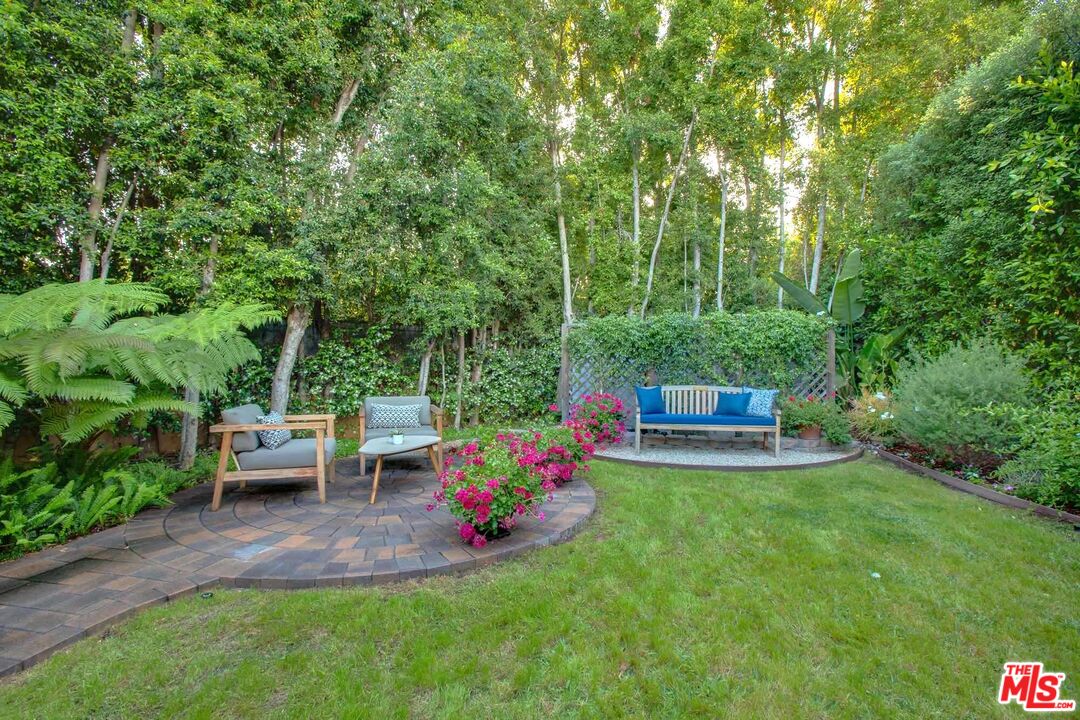 6354 Warner Drive Los Angeles, CA 90048 - Photo 18 of 43 a view of a backyard with sitting area