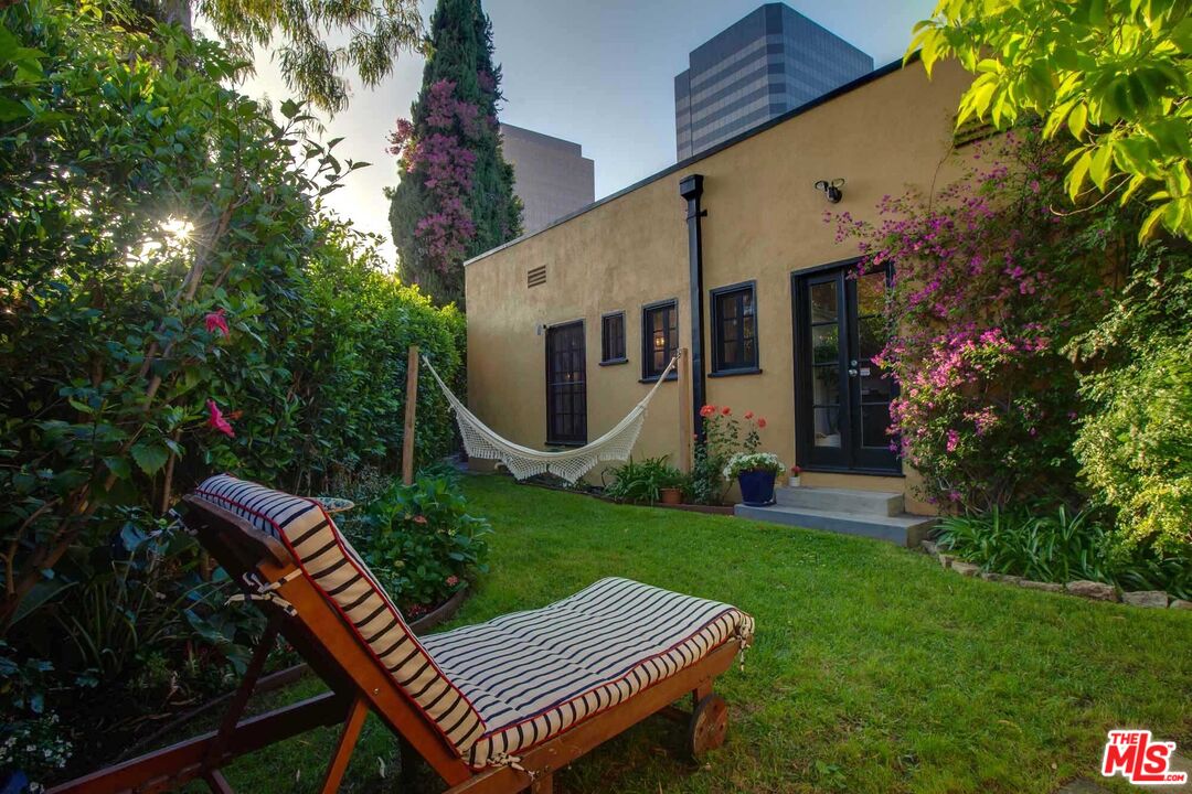 6354 Warner Drive Los Angeles, CA 90048 - Photo 24 of 43 a view of a backyard with plants and a patio