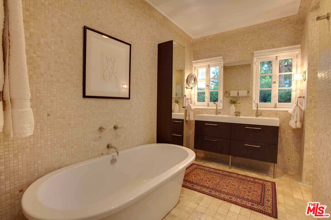 6354 Warner Drive Los Angeles, CA 90048 - Photo 28 of 43 a spacious bathroom with a tub sink and mirror
