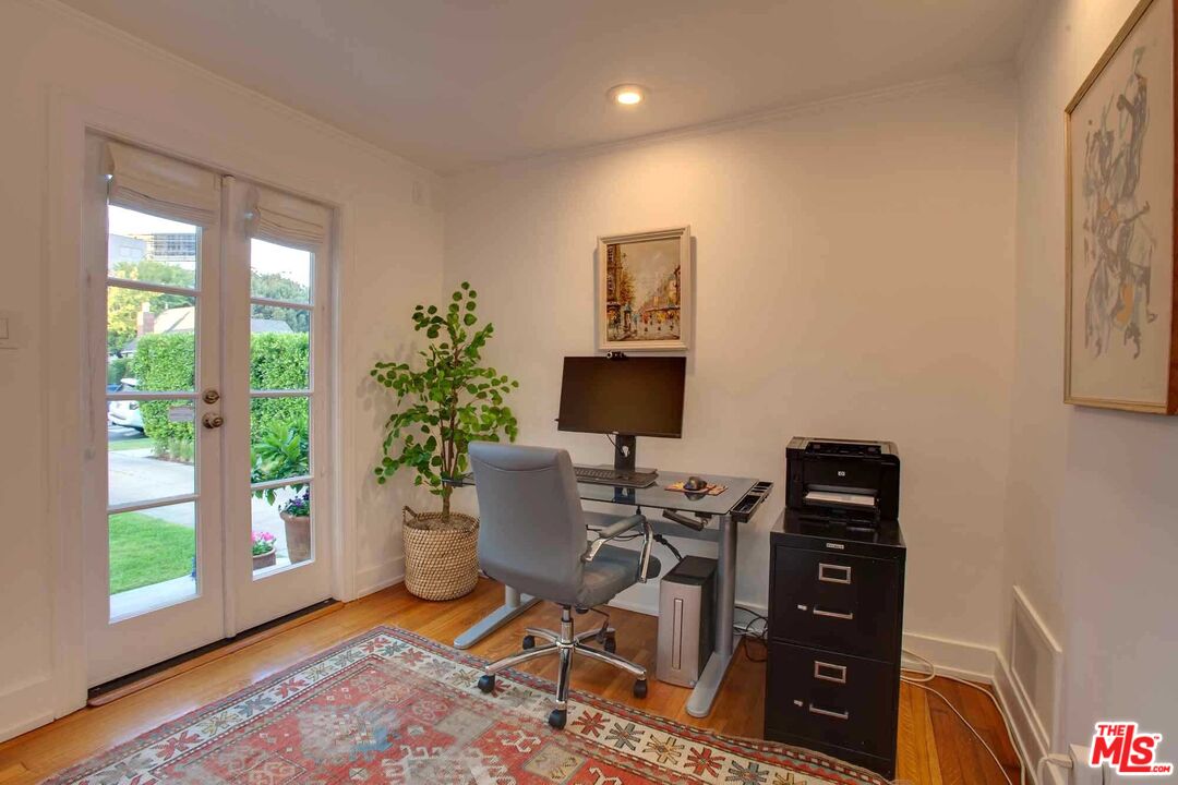 6354 Warner Drive Los Angeles, CA 90048 - Photo 30 of 43 a workspace with furniture and a window