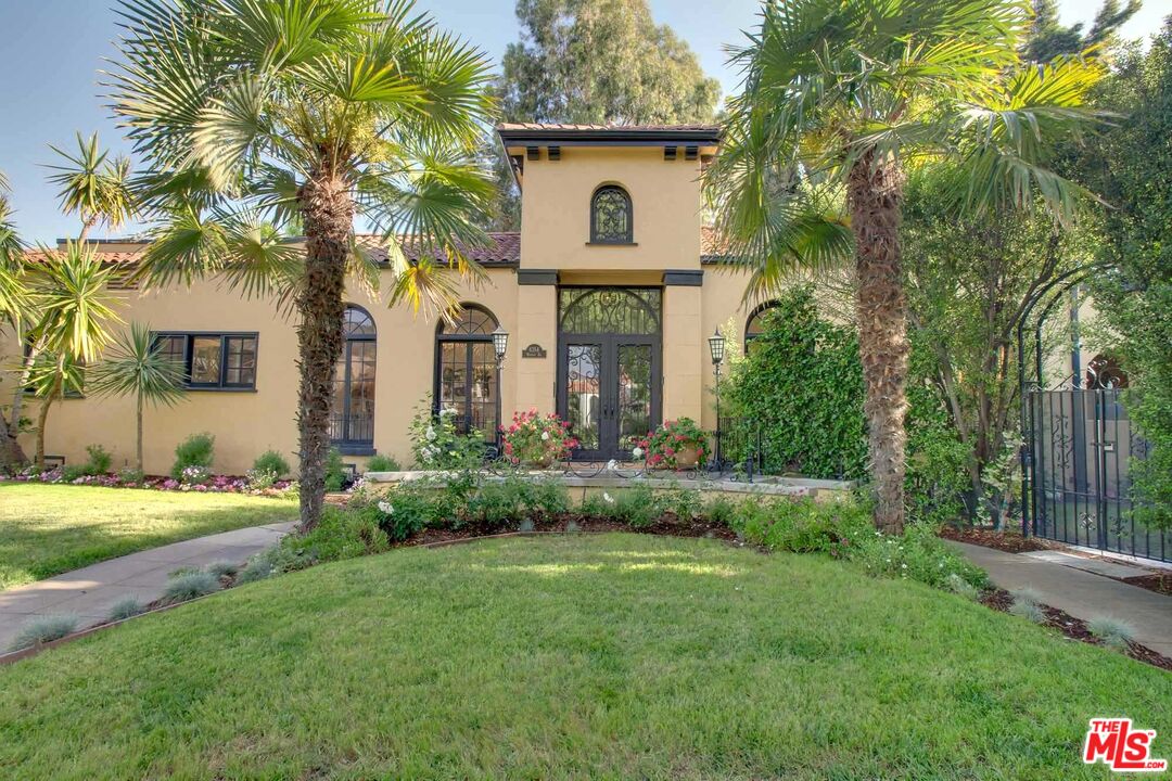 6354 Warner Drive Los Angeles, CA 90048 - Photo 3 of 43 a front view of a house with garden