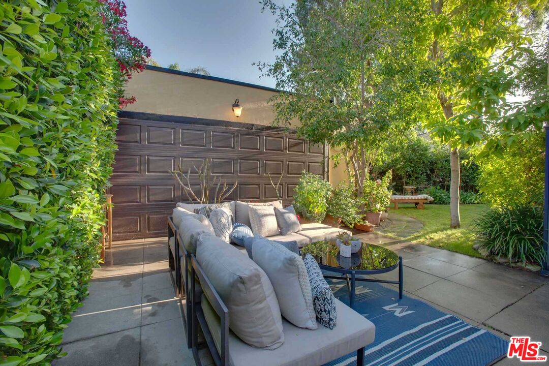 6354 Warner Drive Los Angeles, CA 90048 - Photo 33 of 43 a view of backyard with seating space and trees