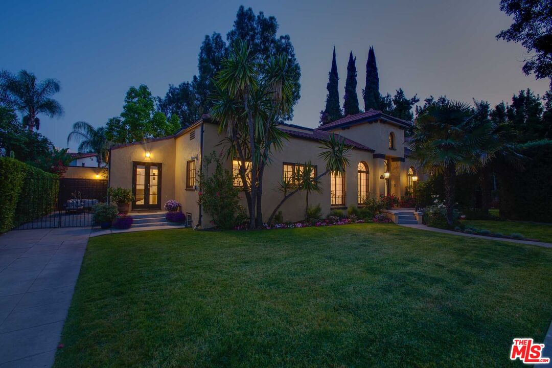 6354 Warner Drive Los Angeles, CA 90048 - Photo 43 of 43 a view of a house with a yard