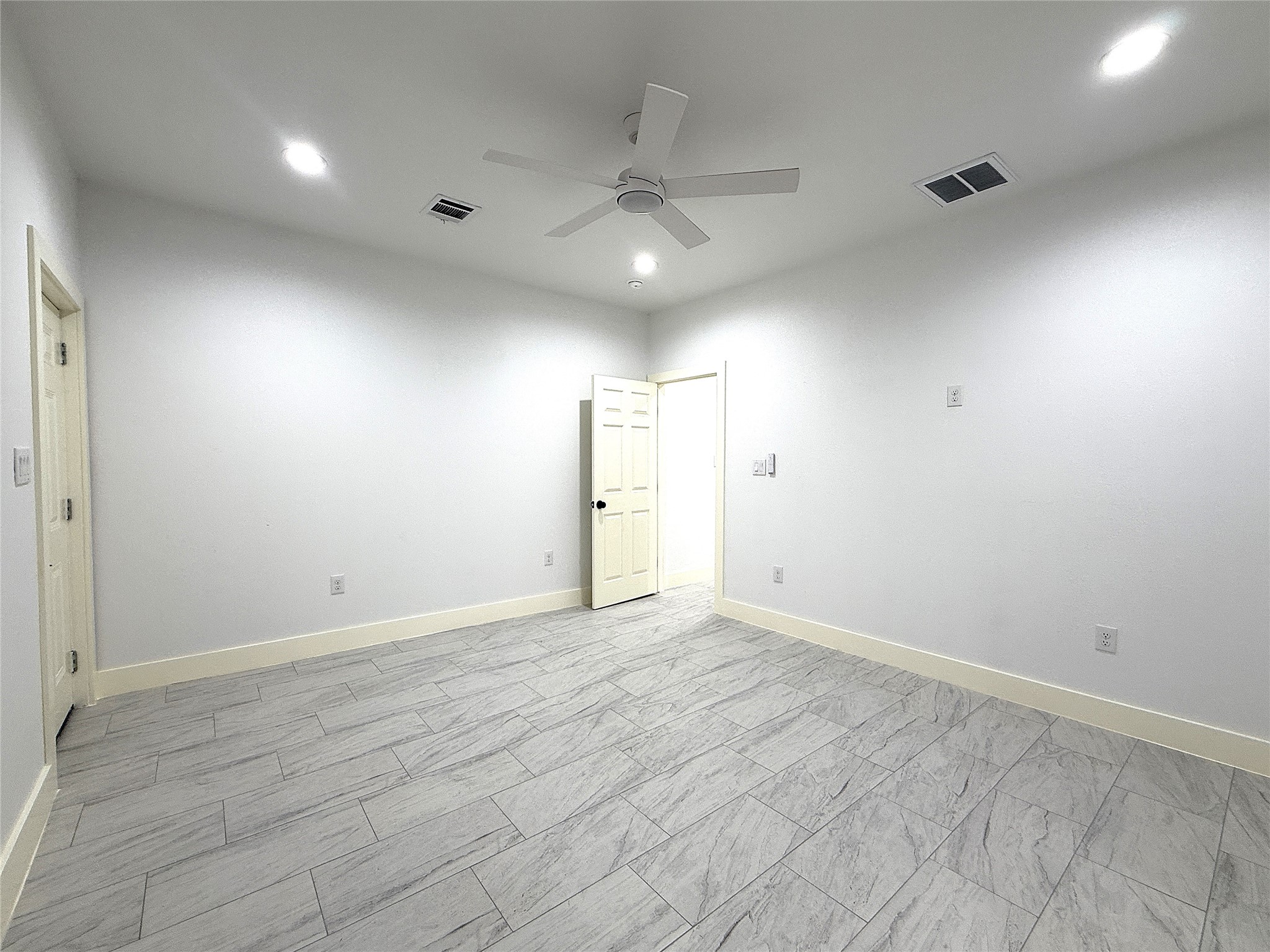 6708 Conley Street, Unit B Houston, TX 77021 - Photo 16 of 26 Primary bedroom