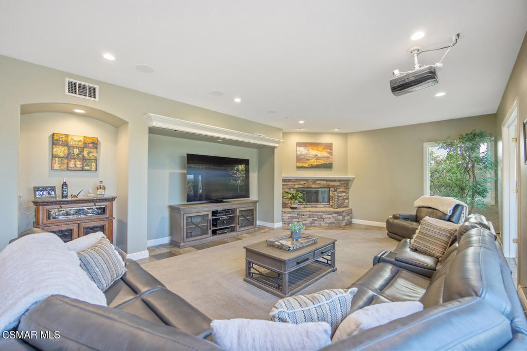 7012 Hogan Street Moorpark, CA 93021 - Photo 31 of 76