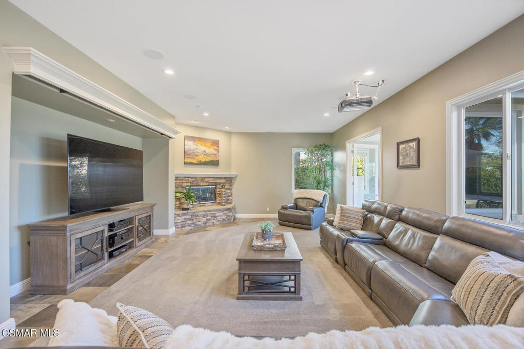7012 Hogan Street Moorpark, CA 93021 - Photo 32 of 76