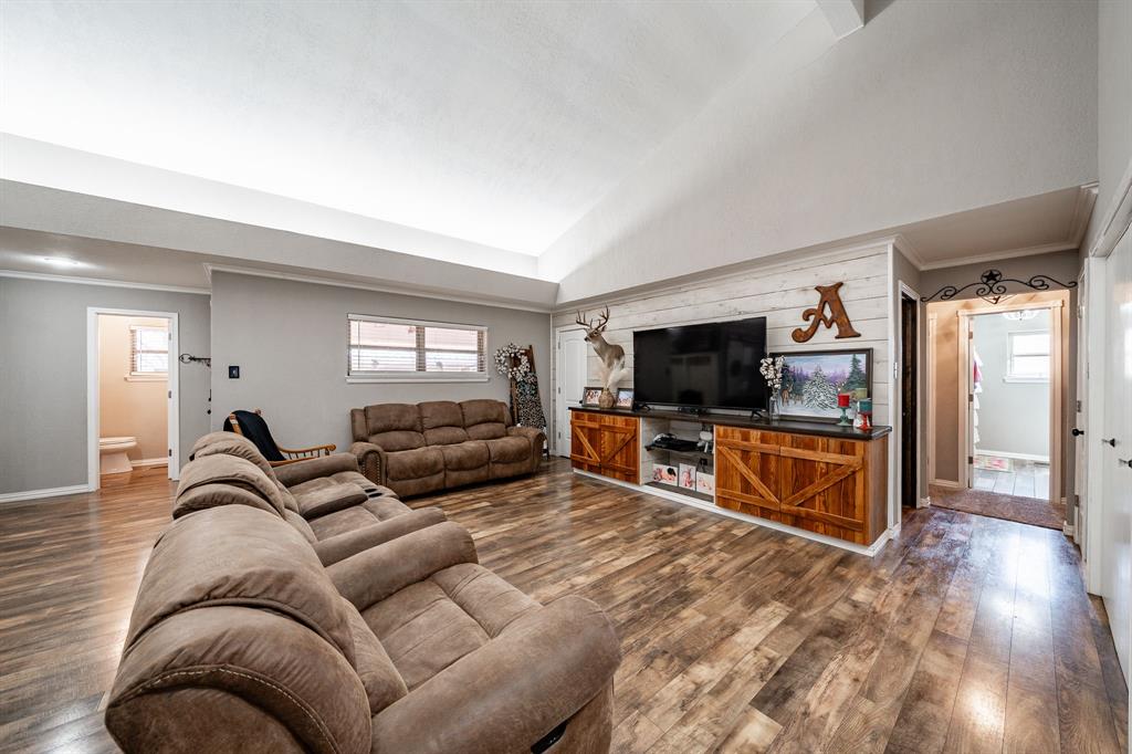 412 North Orange Street Roby, TX 79543 - Photo 3 of 32