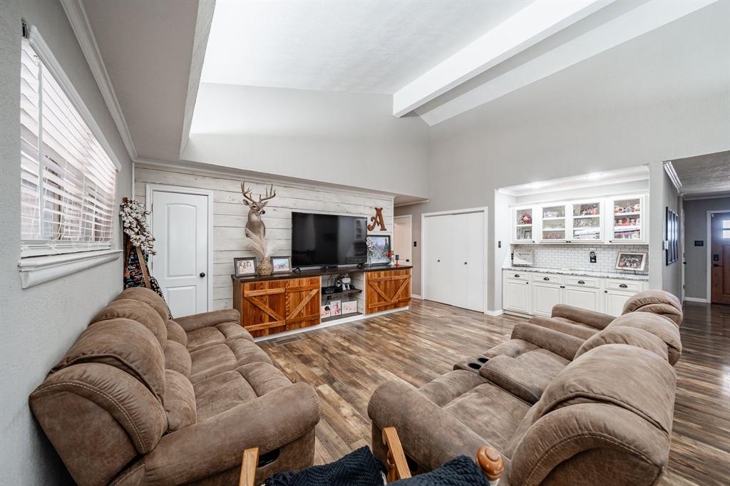 412 North Orange Street Roby, TX 79543 - Photo 4 of 32