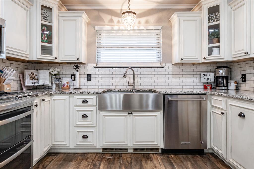 412 North Orange Street Roby, TX 79543 - Photo 8 of 32