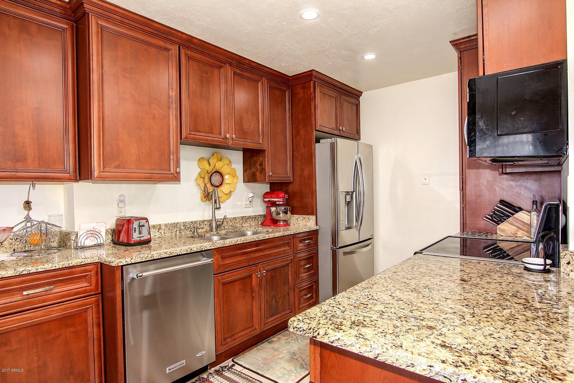 5525 East Thomas Road, Unit B9 Phoenix, AZ 85018 - Photo 5 of 22 0006-thomas (6)