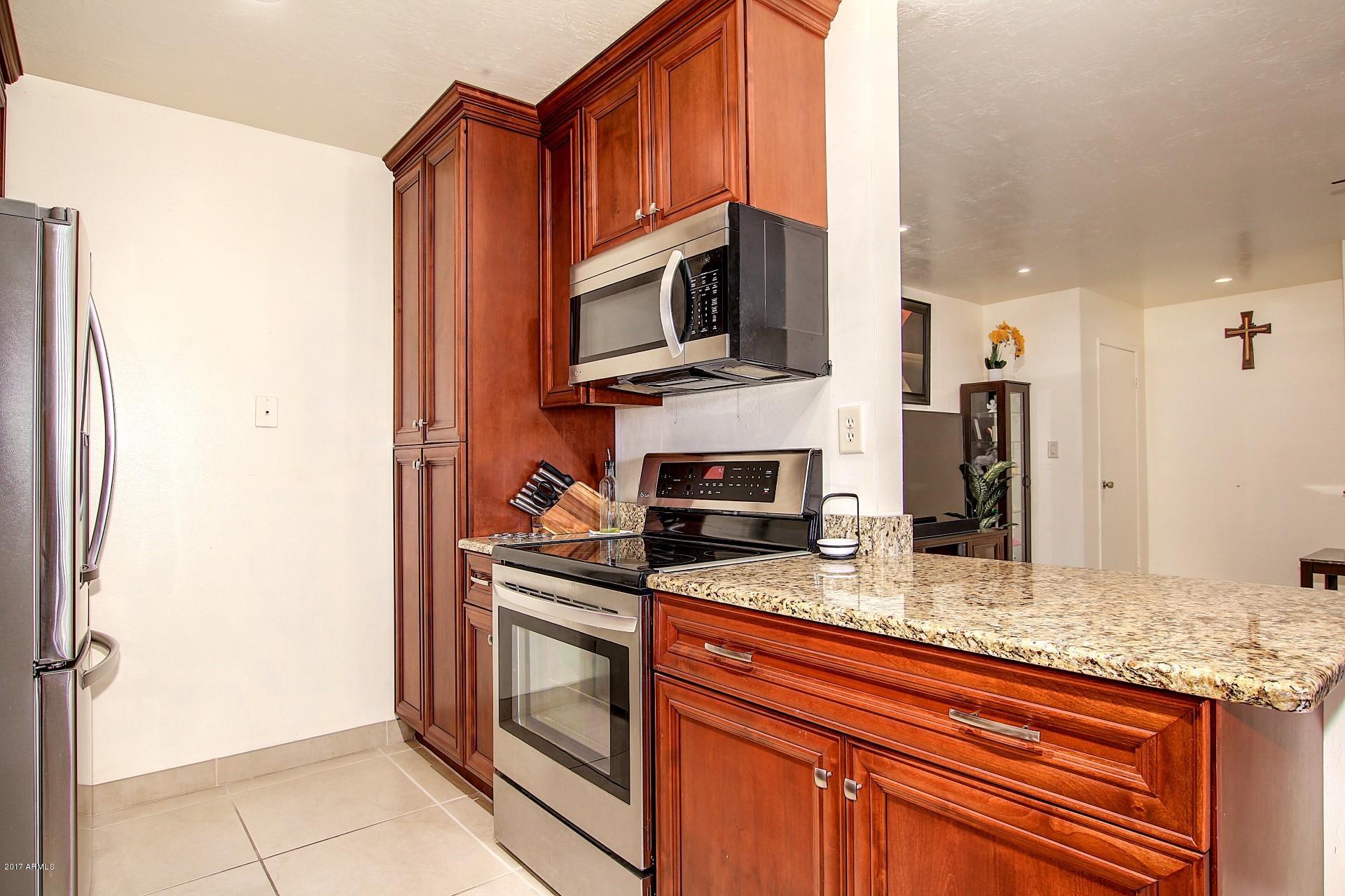 5525 East Thomas Road, Unit B9 Phoenix, AZ 85018 - Photo 6 of 22 0007-thomas (7)