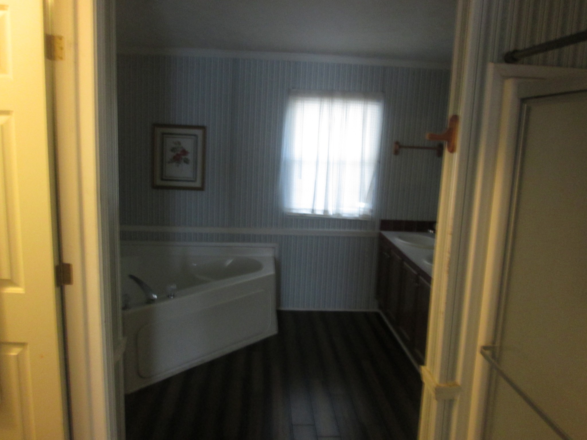 321 Manzano Road Madison, TN 37115 - Photo 12 of 16 a bathroom with a bathtub
