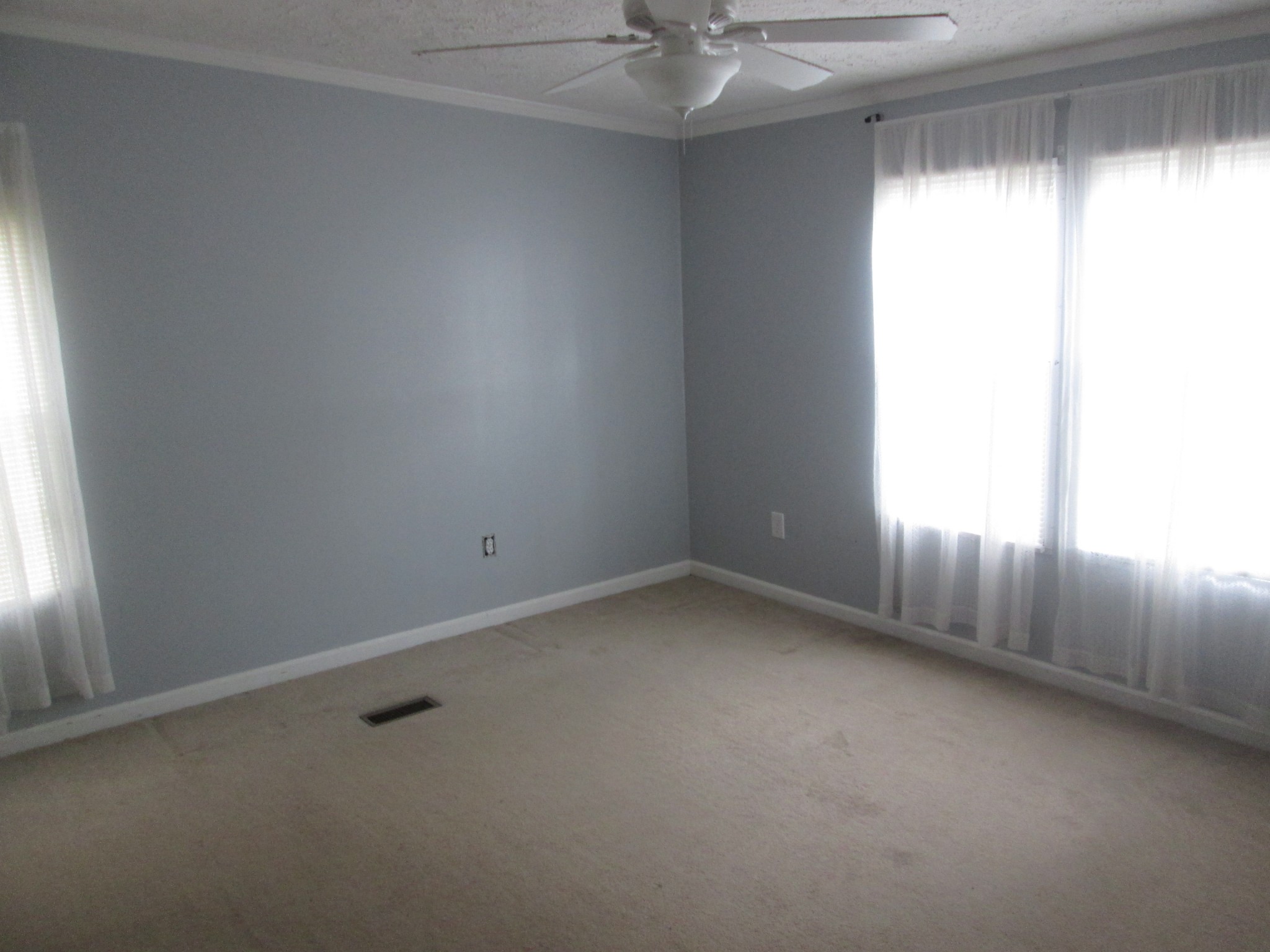 321 Manzano Road Madison, TN 37115 - Photo 9 of 16 an empty room with a window