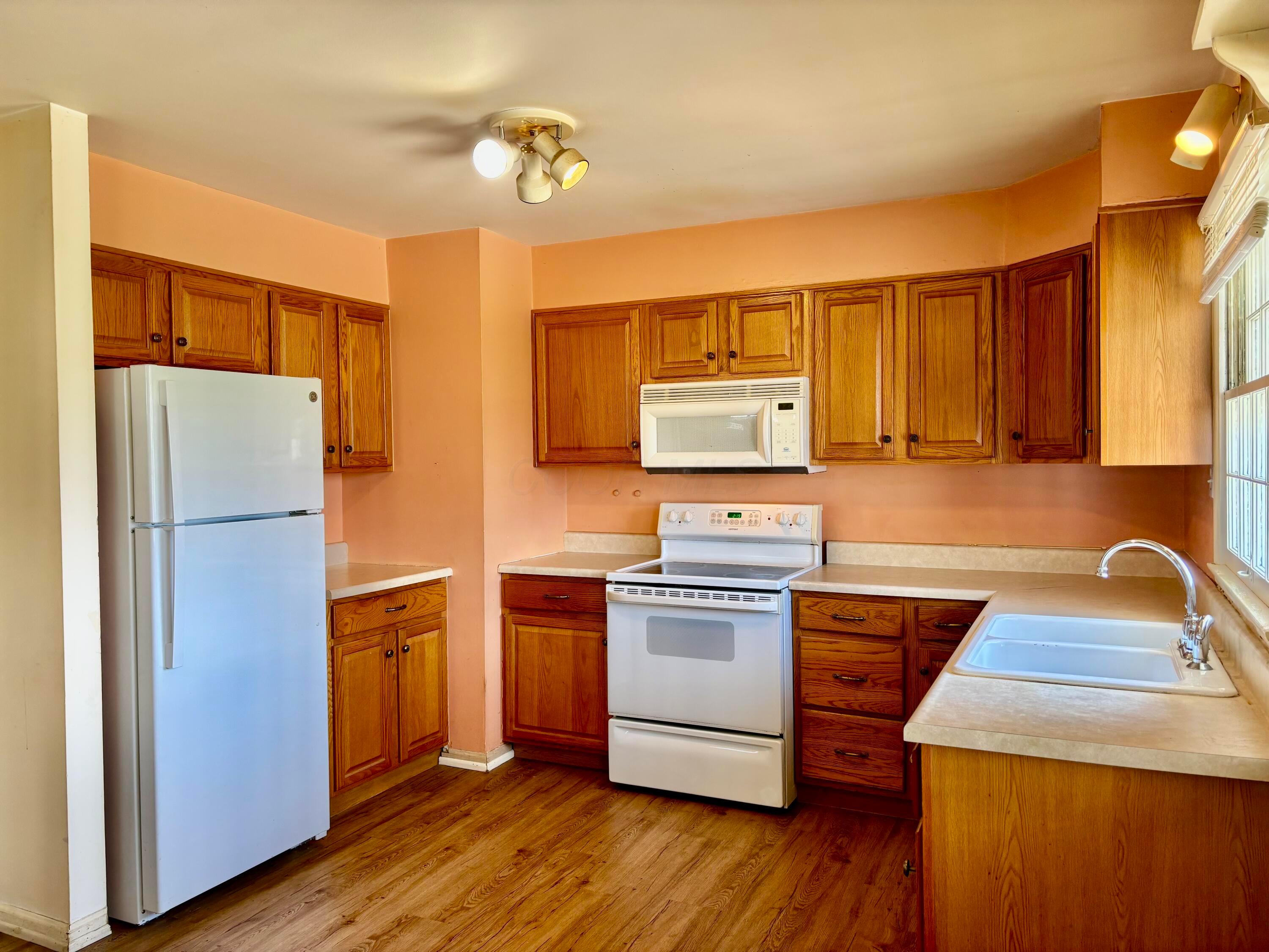 313 Danhurst Road Columbus, OH 43228 - Photo 9 of 27 kitchen danhurst