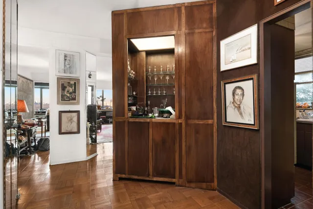 $2,500,000 | 24 Central Park South, Unit 19E | Central Park South