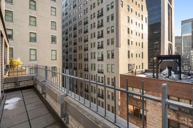 $2,500,000 | 24 Central Park South, Unit 19E | Central Park South