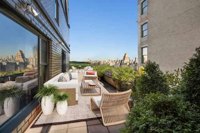 $2,500,000 | 24 Central Park South, Unit 19E | Central Park South