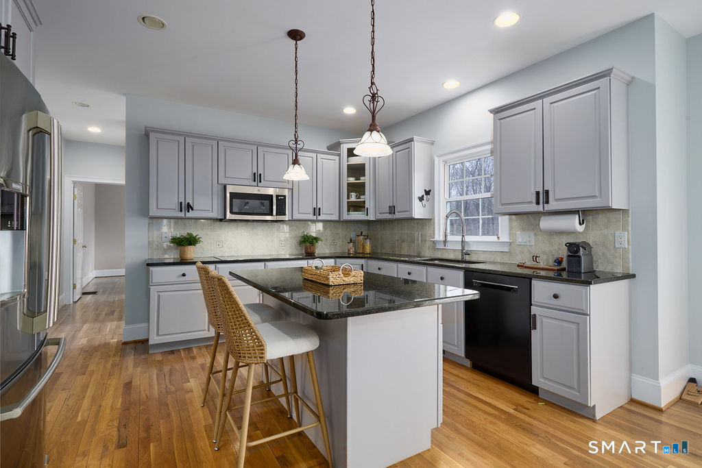 2 Eden Hill Road Newtown, CT 06470 - Photo 7 of 37