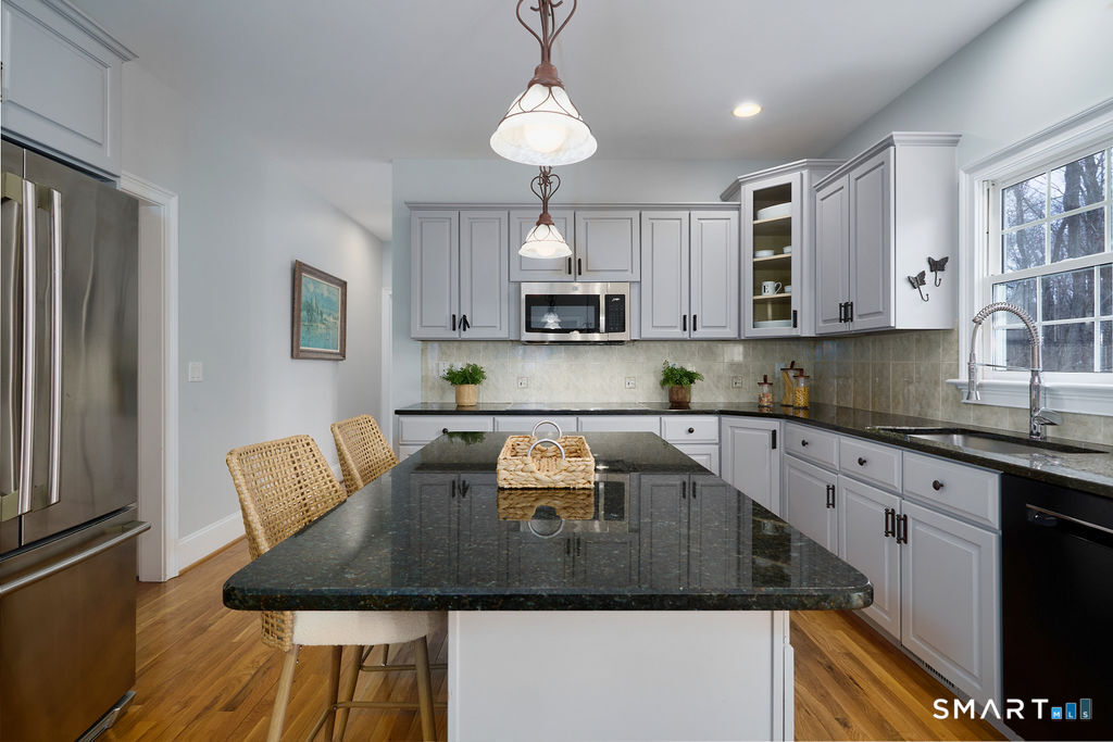 2 Eden Hill Road Newtown, CT 06470 - Photo 8 of 37