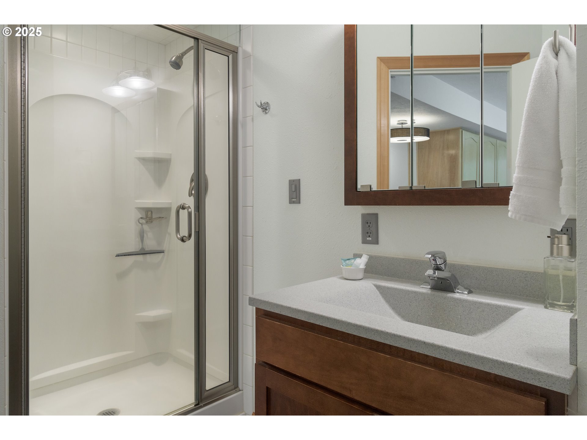 84284 Alder Drive Florence, OR 97439 - Photo 36 of 43 a bathroom with a sink and a mirror