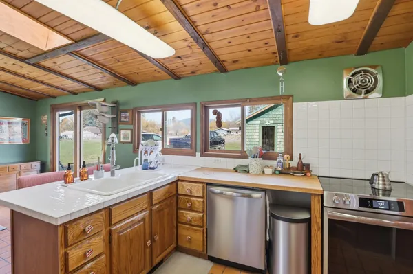 $425,000 | 2239 Spence Road, Chewelah, WA 99109