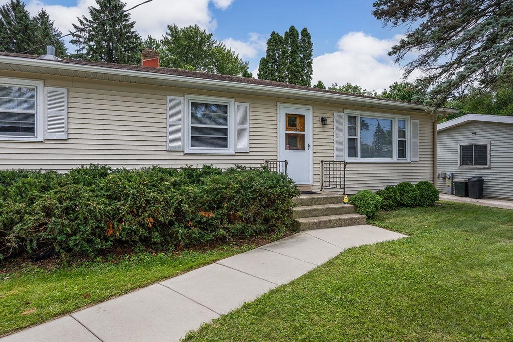 2407 Waunona Way Madison, WI 53713 - Photo 3 of 54