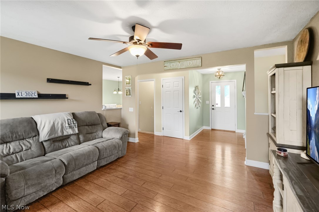 1720 Steiner Road Creston, OH 44217 - Photo 12 of 29 Living room