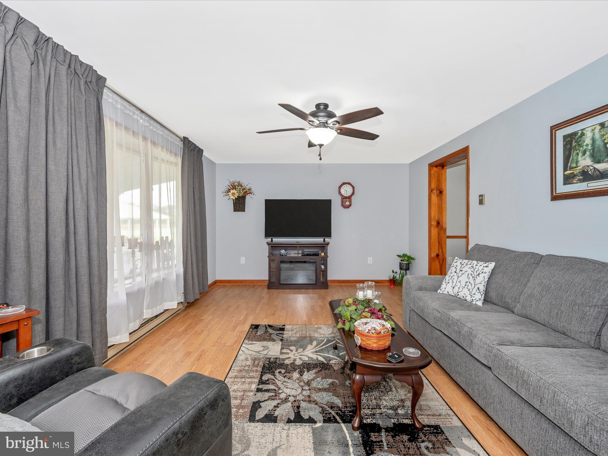 13035 St Paul Road Clear Spring, MD 21722 - Photo 6 of 57 Living Room