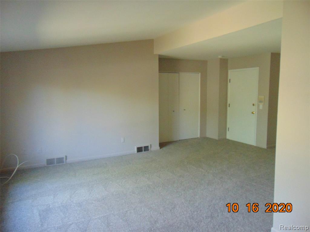 1127 Derby Road, Unit 7 Birmingham, MI 48009 - Photo 5 of 15