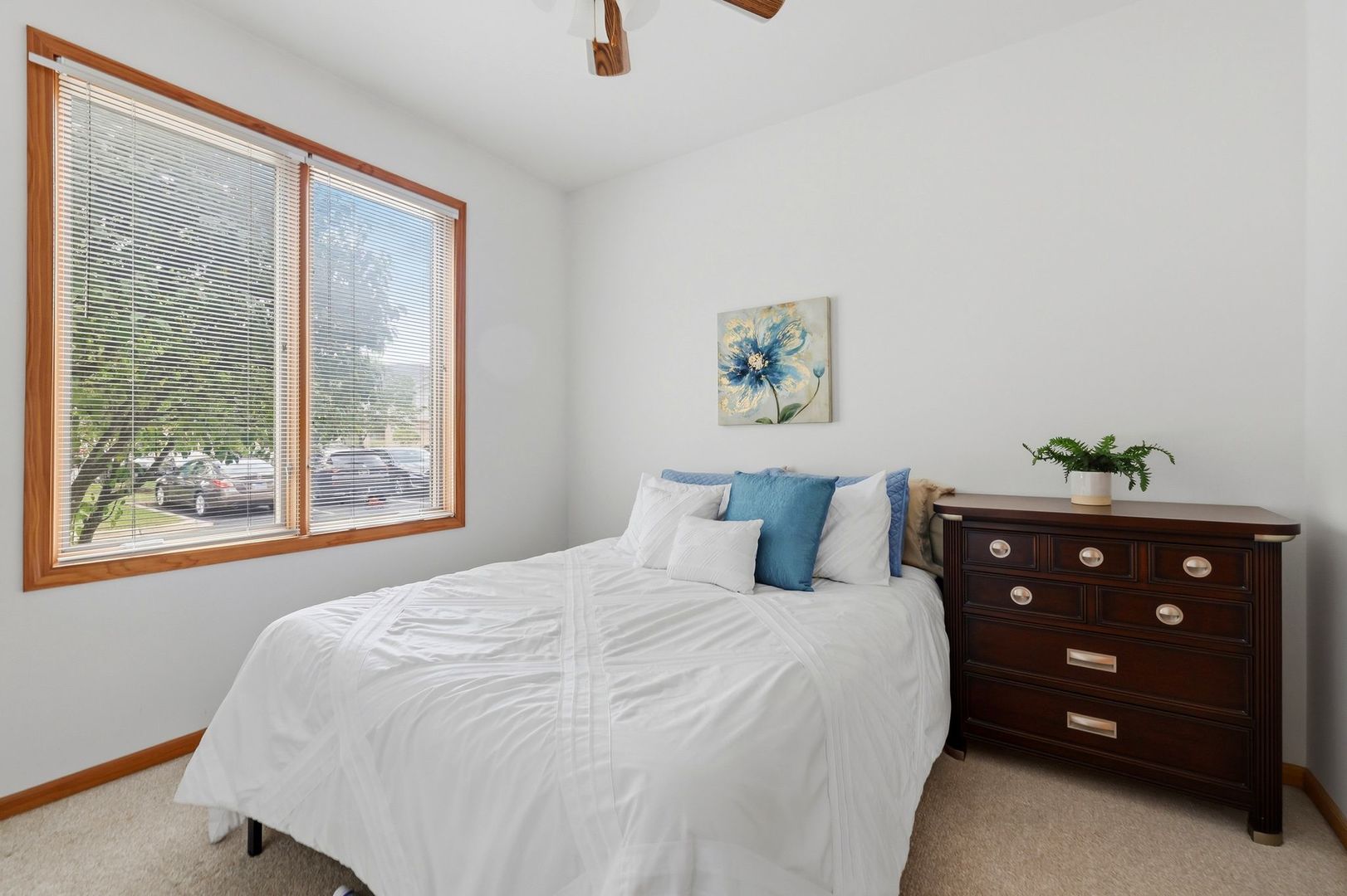691 East Nerge Road Roselle, IL 60172 - Photo 12 of 30 Gallery Image 12