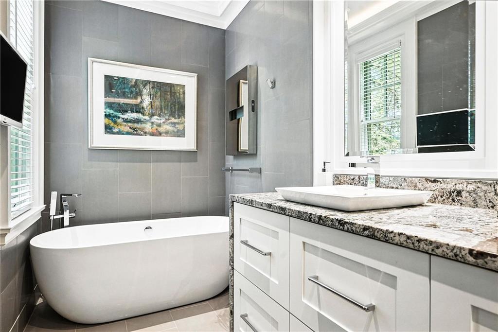 400 Devonshire Street Pittsburgh, PA 15213 - Photo 32 of 49 a bathroom with a tub sink and mirror