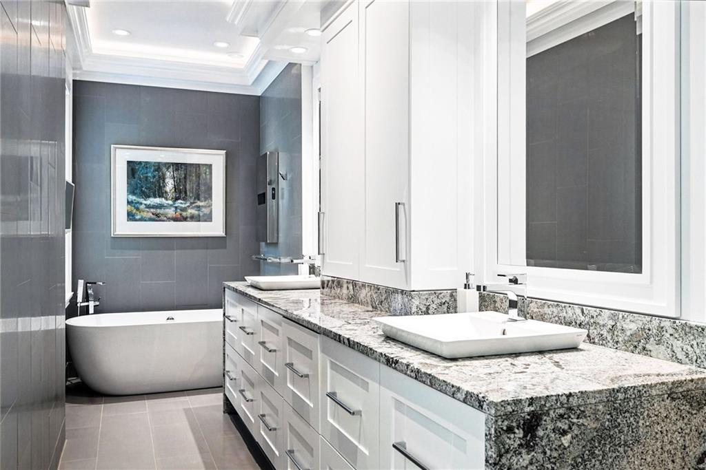 400 Devonshire Street Pittsburgh, PA 15213 - Photo 33 of 49 a bathroom with a granite countertop tub sink and mirror