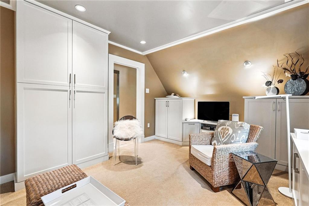 400 Devonshire Street Pittsburgh, PA 15213 - Photo 43 of 49 a living room with furniture and a flat screen tv