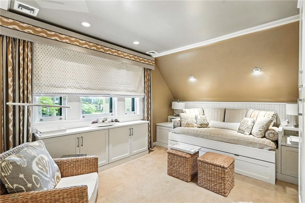 400 Devonshire Street Pittsburgh, PA 15213 - Photo 44 of 49 a living room with furniture and a large window