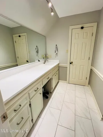 $439,000 | 611 South Springlake Circle, Terry, MS 39170