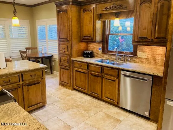 $434,900 | 611 South Springlake Circle, Terry, MS 39170