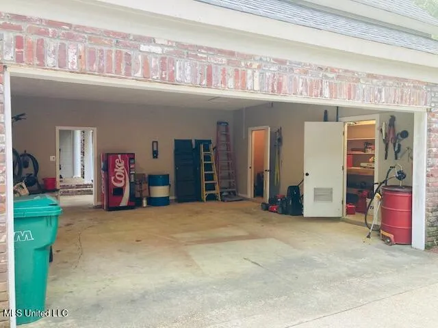 $439,000 | 611 South Springlake Circle, Terry, MS 39170