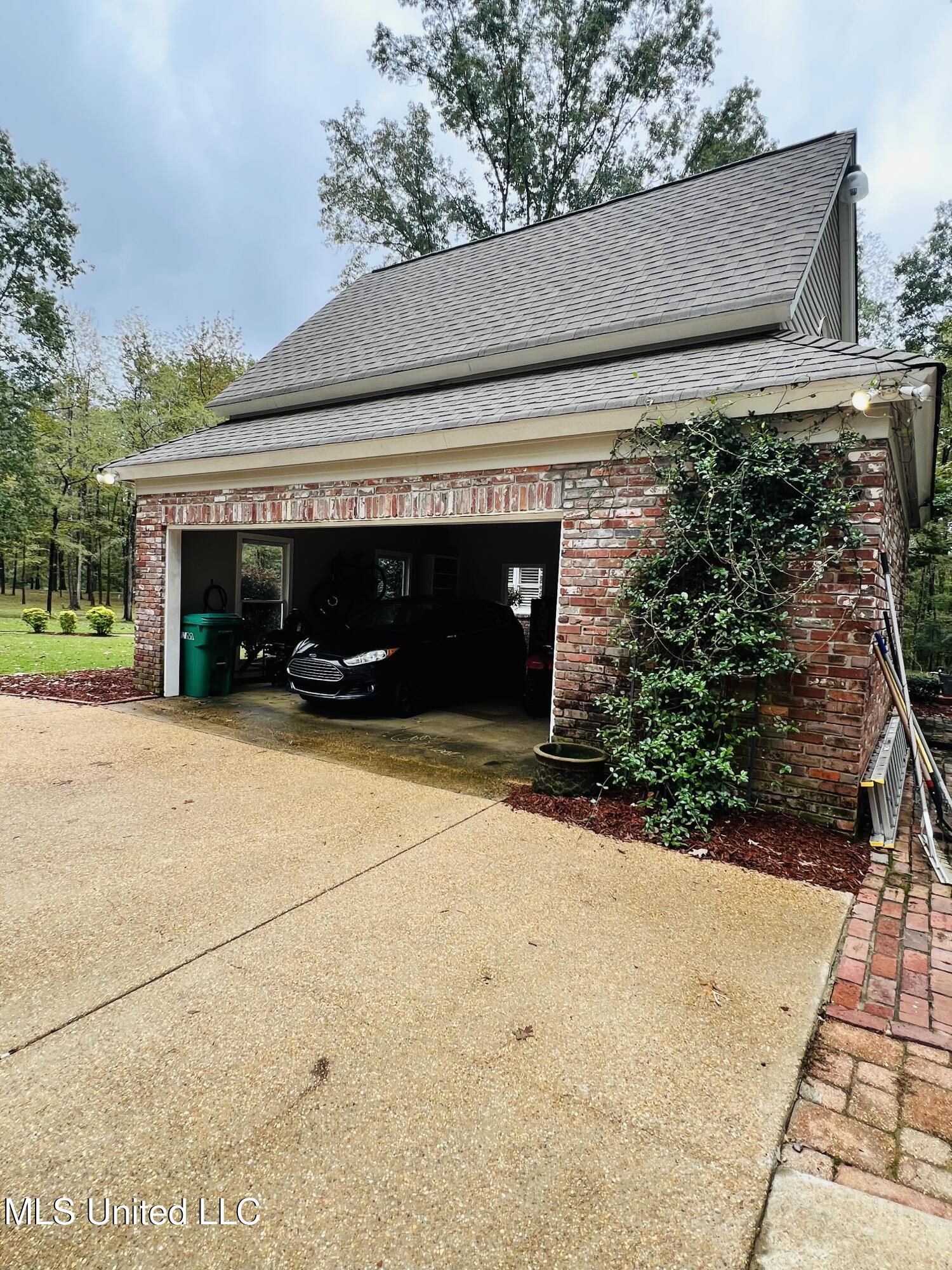 611 South Springlake Circle Terry, MS 39170 - Photo 8 of 47 IMG_8953