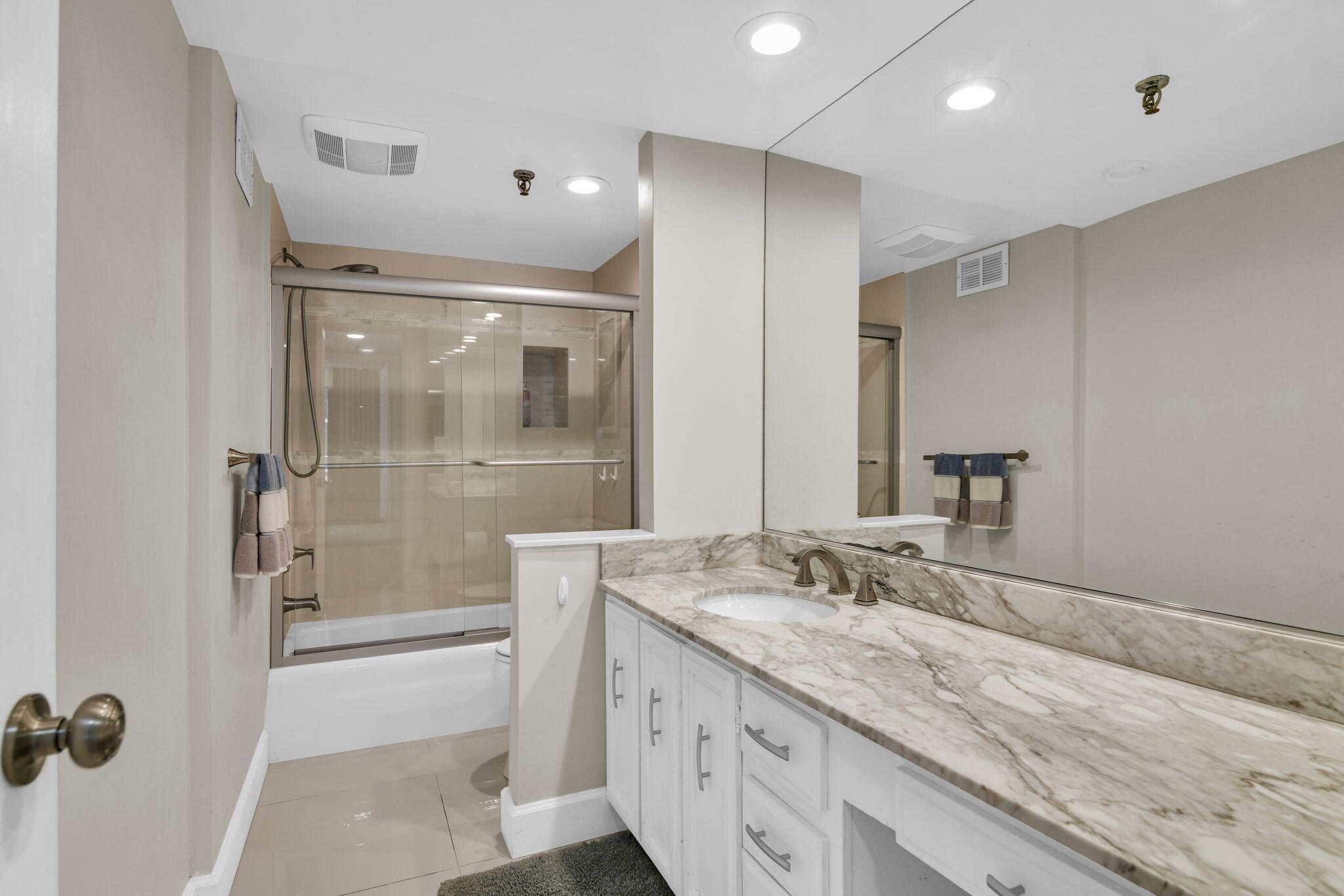899 Jeffery Street, Unit 3010 Boca Raton, FL 33487 - Photo 27 of 99 899 Jeffery St 301 second bath