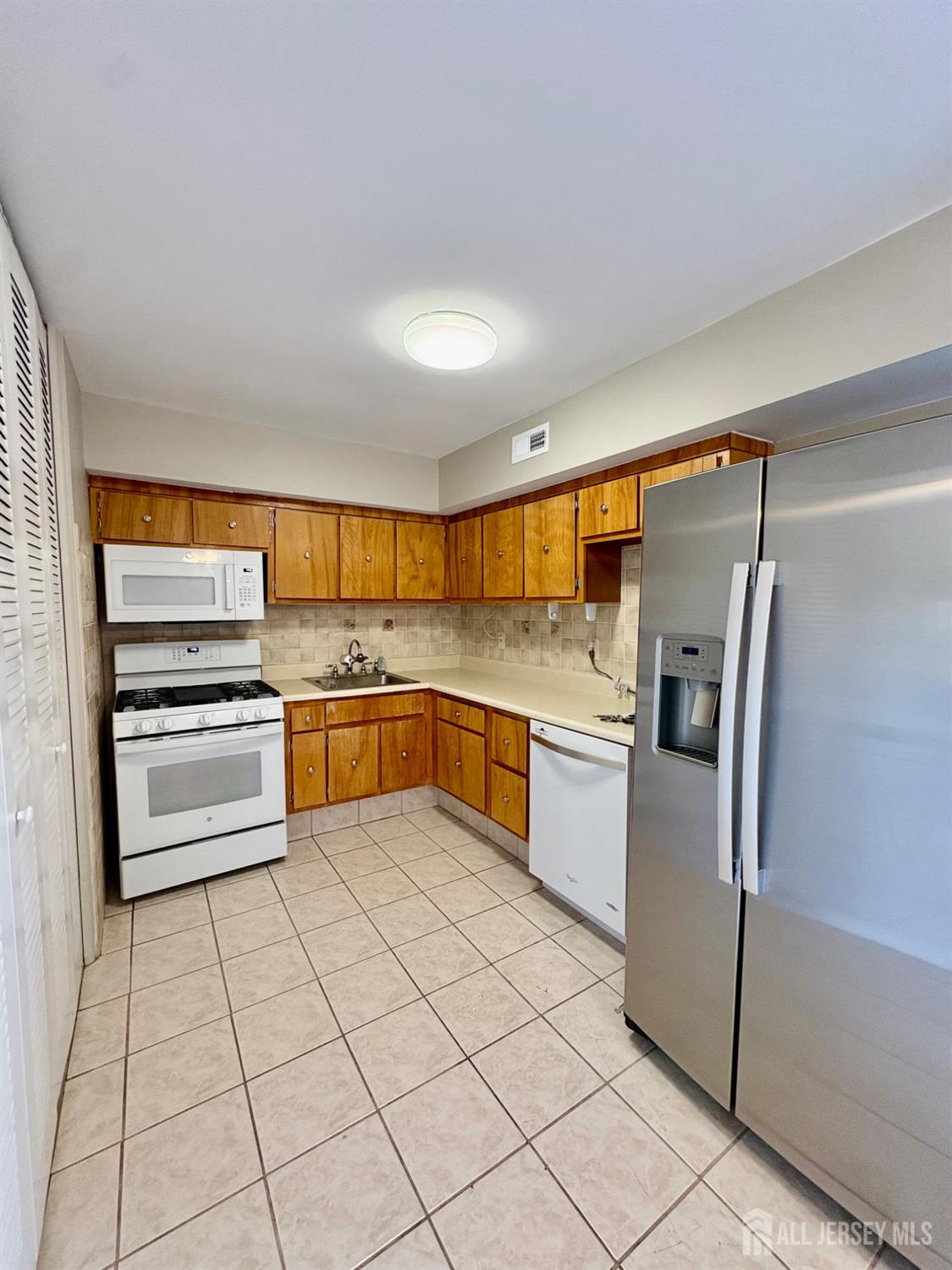 13 Delaware Court, Unit D Matawan, NJ 07747 - Photo 7 of 15