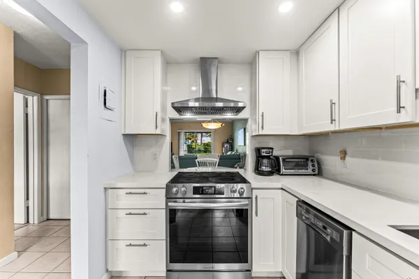 $179,000 | 1951 Northeast 39th Street, Unit 131, Lighthouse Point, FL 33064