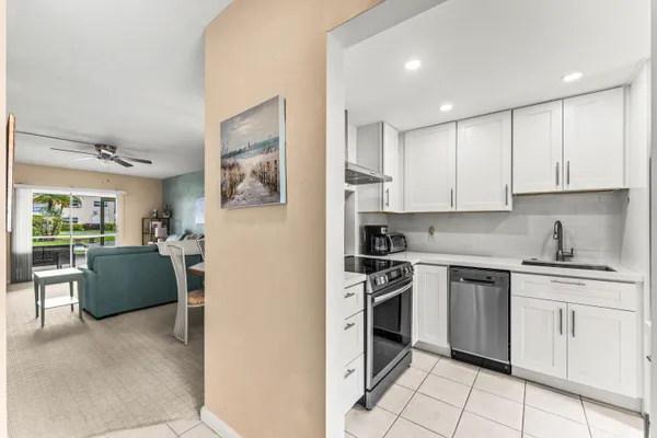 $179,000 | 1951 Northeast 39th Street, Unit 131, Lighthouse Point, FL 33064