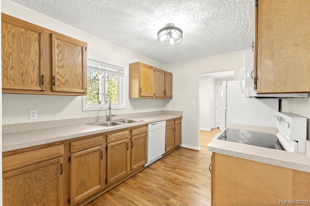 5051 Sashabaw Road Clarkston, MI 48346 - Photo 10 of 31